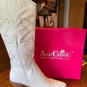 Winter White dressy boot in box